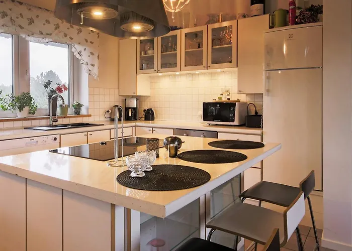 11 Person In Vaeggerlose-by Traum