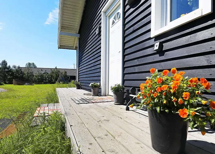 11 Person In Vaeggerlose-by Traum